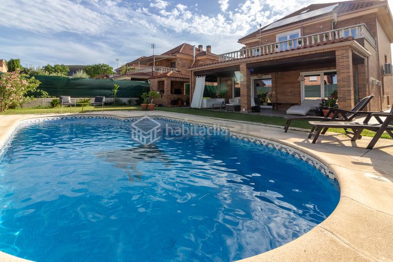 Foto f9a29181-0784-4128-9985-fdefe122b972. Casa amb piscina a Serranillos del Valle
