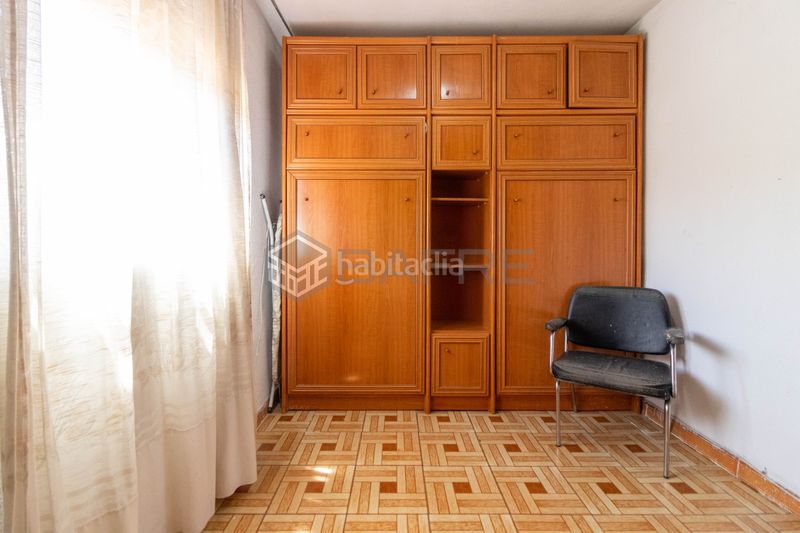 Foto a75389f4-d61a-4c16-9896-79826df221ba. Piso en Pavones Madrid