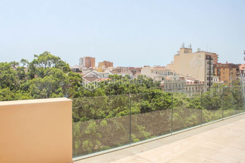 Foto 633d56d0-3d4d-47a9-9541-1920857d450a. Àtic amb aparcament a Centro Histórico Málaga
