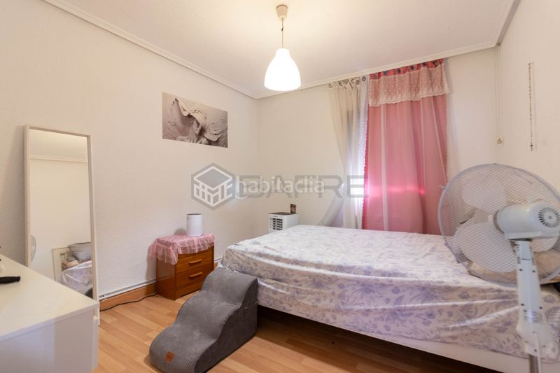 Foto f21f9b20-3f5c-4b8b-a18c-f81f61ae444f. Piso en Aluche Madrid