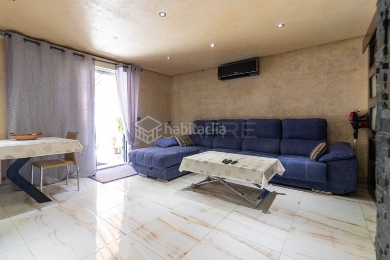 Foto 0f3dcd7b-a8e5-4bb8-8e54-5dbccc2d40fc. Casa amb calefacció piscina a Orcasitas Madrid