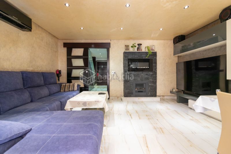 Foto 433ad165-e6d4-45b4-9503-38d919f8962c. Casa amb calefacció piscina a Orcasitas Madrid