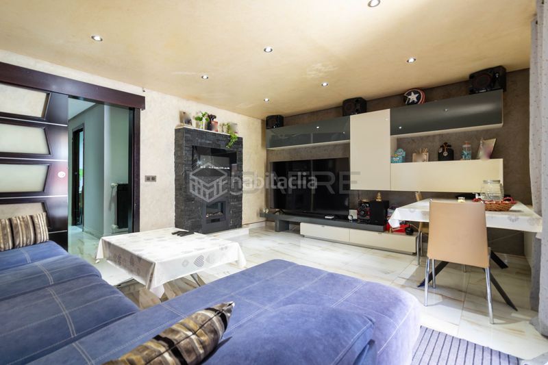 Foto a54695e2-4f9c-42bb-a8f4-8355da643034. Casa amb calefacció piscina a Orcasitas Madrid