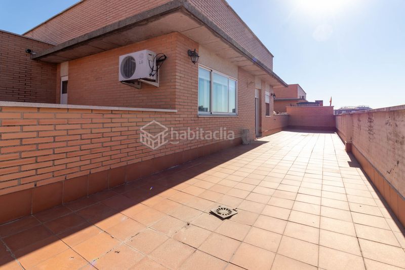 Foto 4e68ce24-93b3-4203-9244-c1c2160dda79. Àtic amb aparcament piscina a San Fermín Madrid