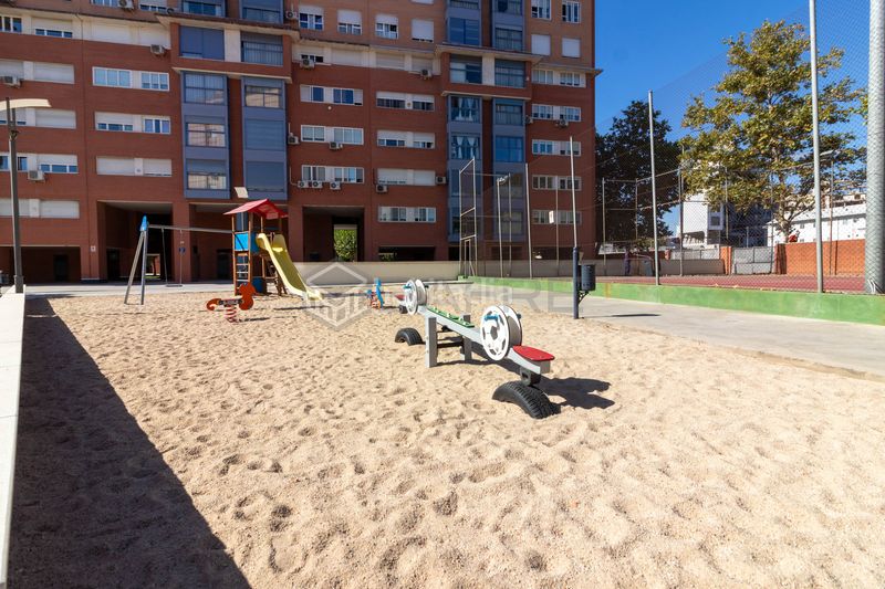 Foto 550fbea7-49a0-4c24-bc6a-89bd5f7f892d. Àtic amb aparcament piscina a San Fermín Madrid