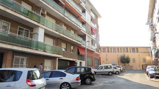 Rent Car parking in Calle ángel barajas 2. Plaza de garaje en pozuelo estación.