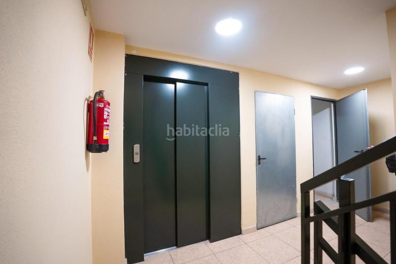 Foto bcb657db-08f7-44d3-a33c-bfa93d21e79c. Parking coche 41 plazas de garaje zona garcia noblejas. en Madrid