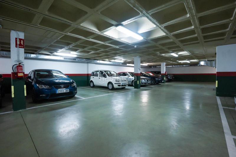 Foto cc40caad-41d8-427f-aa05-e0886cfe87c7. Parking coche 41 plazas de garaje zona garcia noblejas. en Madrid