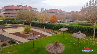 Lloguer Pis  Calle jacinto benavente. Piso con piscina, garaje y trastero en el sector b de boadilla
