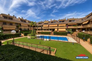Dúplex  Calle picasso. Dúplex con terraza, jardín privado, garaje y piscina en brunete
