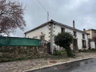 House  Carretera. Casa con jardn