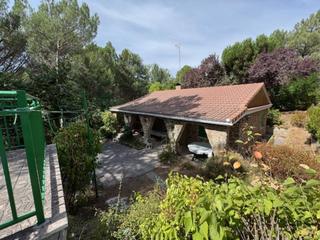 Casa  Chaparritas. Casa con garaje, piscina y amplio jardín