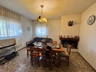 Haus  Chaparritas. Casa unifamiliar con garaje y jardn