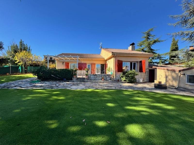 Foto e0ae75bb-8a60-4a67-98eb-4614b553cef8. Haus mit heizung parking in Buitrago del Lozoya