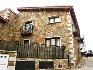 Haus in Gargantilla del Lozoya. Casa tipica de la zona