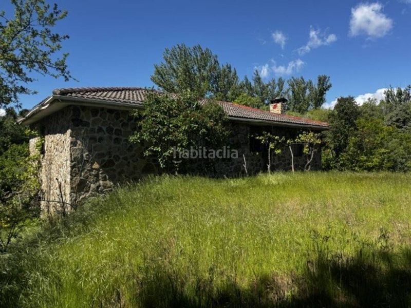 Foto c0bb2f65-ad77-4f95-9e85-9720c5524aa7. House with parking pool in Villavieja del Lozoya