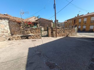 Casa in Gargantilla del Lozoya. Conjunto de 2 viviendas y patio en la sierra norte de madrid  gr