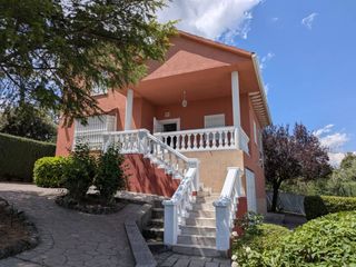 House  Calle dehesa. Chalet independiente con parcela de 708 m, jardín consolidado y