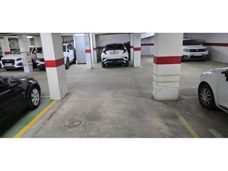 Aparcament cotxe a Avenida Palomeque