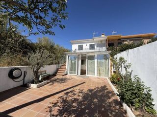 Haus in Piñuécar. Se vende casa con dos viviendas en piñuécar