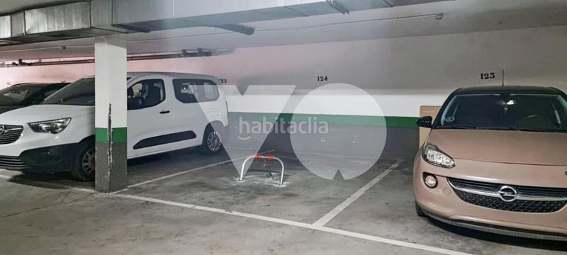 Foto 4189d640-add1-4e29-901a-d88f990e1098. Parking coche plaza de garaje en venta en Rejas, san blas, en Madrid