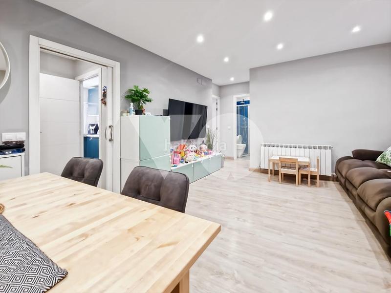 Foto 0b3ebf3f-6e99-4183-aaa5-d94e5a4e3f5d. Piano terra con riscaldamento in Canillejas Madrid