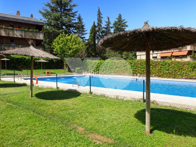 Foto 42659e56-a024-4642-ade6-f6720b2cf9f7. Rez-de-chaussée avec chauffage parking piscine dans Madrid