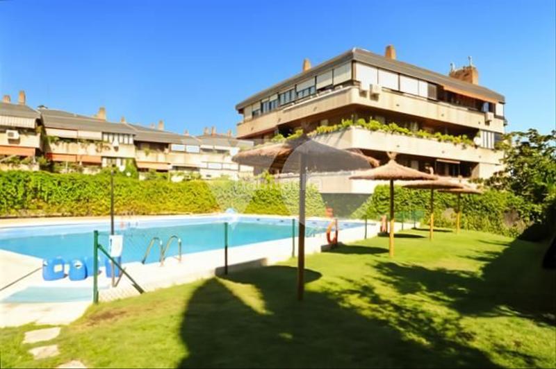 Foto 9a74e2d8-4794-4001-86a9-b018aef23ebb. Rez-de-chaussée avec chauffage parking piscine dans Madrid