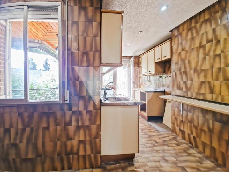 Foto d8cde9b5-44c4-4fc2-b1a5-03c0bcd3f307. Rez-de-chaussée avec chauffage parking piscine dans Madrid