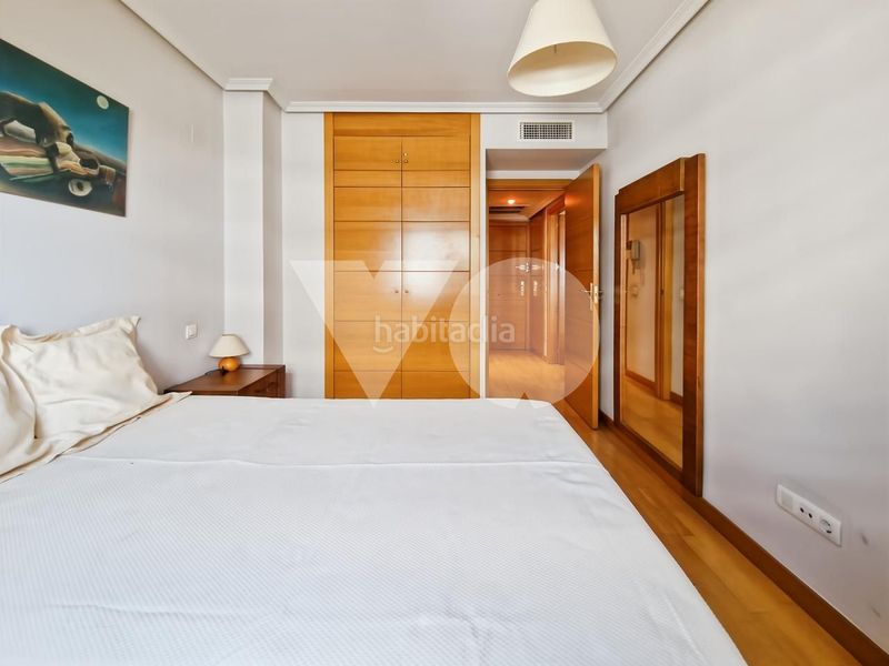 Foto 139a7ddb-ed01-4c23-8869-be400e364721. Flat with heating parking pool in Rejas Madrid