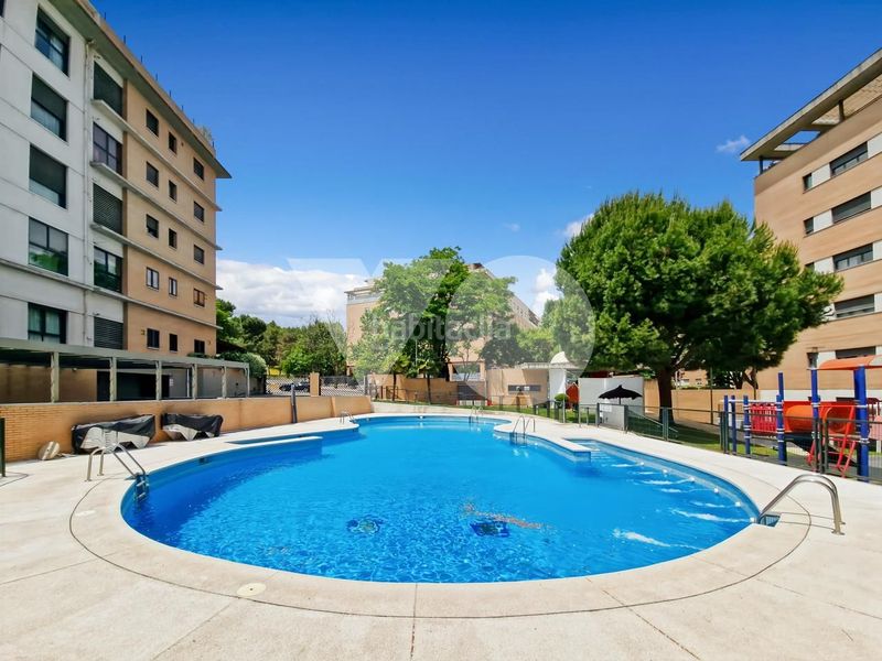 Foto 9a3447a9-9ce7-466c-bb16-ad960cf025be. Flat with heating parking pool in Rejas Madrid