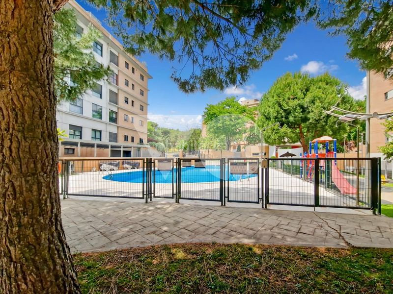 Foto f0660c47-f264-42cf-995a-88a6d1dec401. Flat with heating parking pool in Rejas Madrid