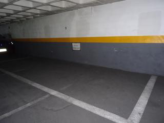 Lloguer Aparcament cotxe a Calle de la cruz del sur 5. Plaza de garaje para coche grande