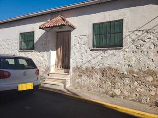 Maison à Calle del cristo 4. Casa dos plantas con patio