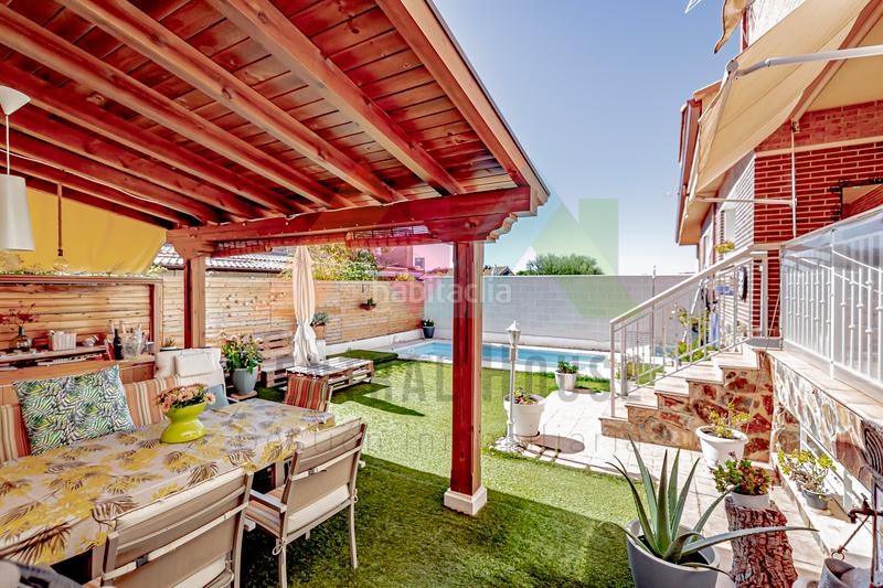 Foto 219c8fcc-bb79-4d88-b7d2-07e6937961bd. Casa adossada amb calefacció aparcament piscina a Guadalajara