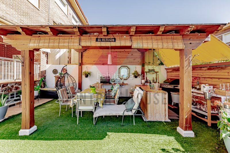 Foto 47e43407-bda7-45cb-ac16-4c7e2f788f3b. Casa adossada amb calefacció aparcament piscina a Guadalajara