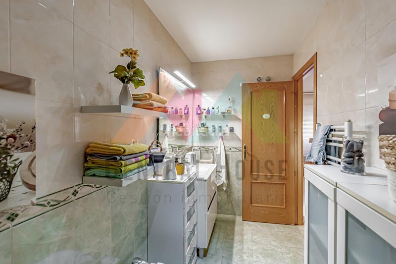 Foto 658562d9-1d02-4ace-937c-f5574a0c0fab. Casa adossada amb calefacció aparcament piscina a Guadalajara