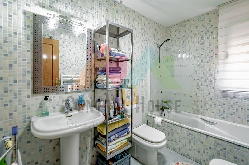 Foto 901c47fa-5038-4094-9bd4-38d18f086ed9. Casa adossada amb calefacció aparcament piscina a Guadalajara