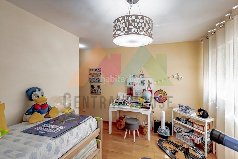 Foto a45613c6-4d51-4912-9e2e-25f46b8ce71f. Casa adossada amb calefacció aparcament piscina a Guadalajara