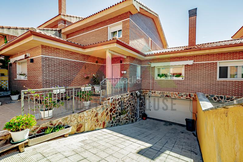 Foto c0a6653d-beea-41b5-bec6-59cb18a826cc. Casa adossada amb calefacció aparcament piscina a Guadalajara