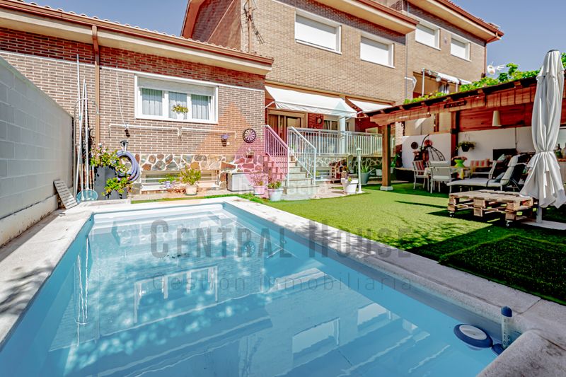 Foto f1968b2e-7189-4442-91bc-6774142086da. Casa adossada amb calefacció aparcament piscina a Guadalajara