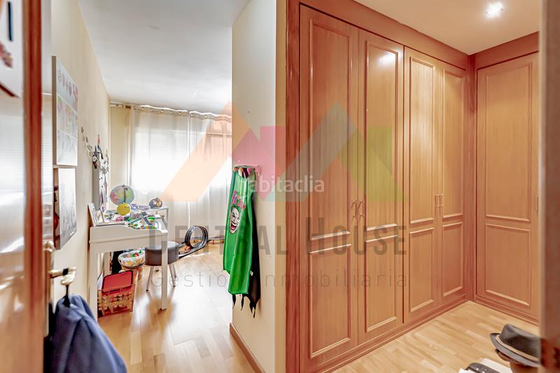 Foto 756732fa-3b2d-4b20-a42b-4149a627afd5. Maison jumelée avec chauffage parking piscine dans Los Valles-Sanz Vazquez-El Fuerte Guadalajara