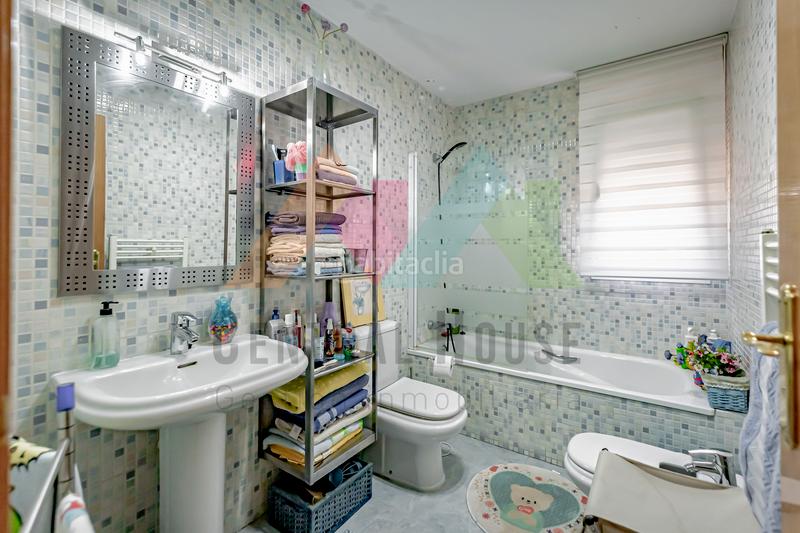 Foto af138d98-665c-4f2f-9aad-d4edf78c600f. Maison jumelée avec chauffage parking piscine dans Los Valles-Sanz Vazquez-El Fuerte Guadalajara