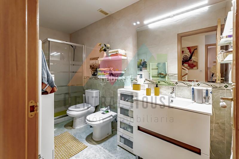 Foto b739383a-11c6-4d97-b46a-98d8cfaf9ae5. Maison jumelée avec chauffage parking piscine dans Los Valles-Sanz Vazquez-El Fuerte Guadalajara