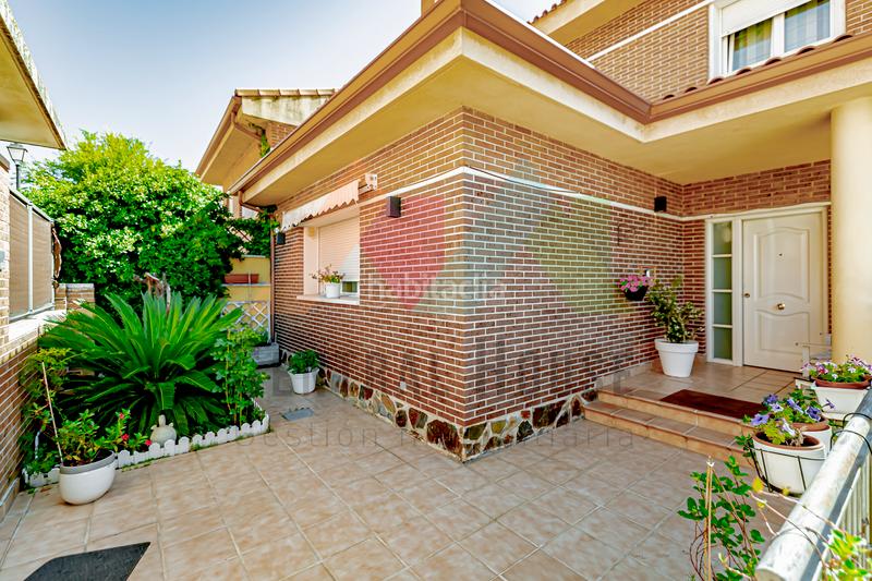 Foto 04203b0d-12c4-4d5c-9afb-965ff0cfbefb. Semi detached house with heating parking pool in Los Valles-Sanz Vazquez-El Fuerte Guadalajara