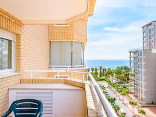 Appartement à Carrer amplaries 41. Primera línea playa / terraza / garaje / 2 dormitorios / 2 baños