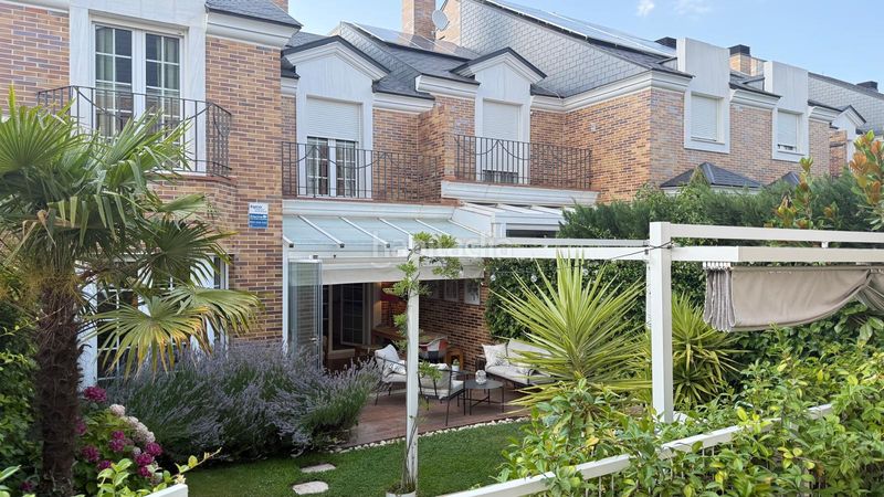 Foto 5e82e4e7-26e8-434a-a241-98029a022038. Casa adossada amb xemeneia calefacció piscina a El Pastel Boadilla del Monte