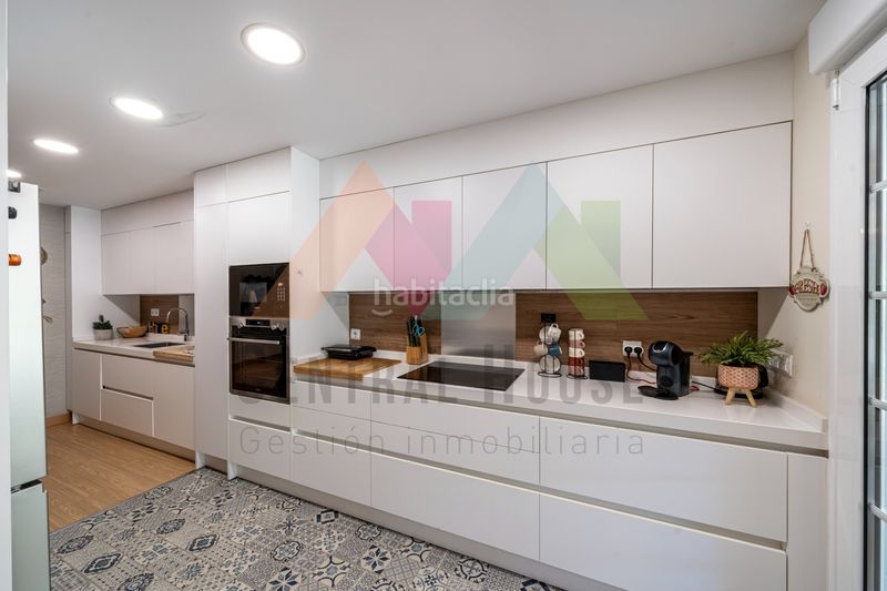 Foto a67bbecc-6bff-4d76-b053-502b671de688. Casa adossada amb xemeneia calefacció piscina a El Pastel Boadilla del Monte