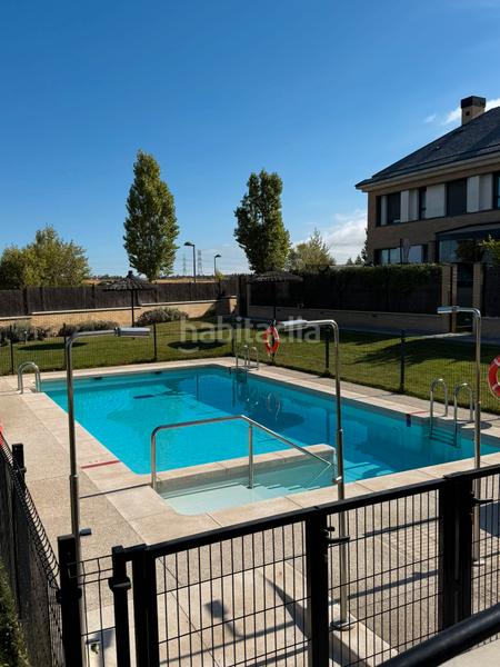 Foto 93dcbb58-f512-41dc-8e15-c137e7f27c22. Casa a schiera con riscaldamento parcheggio piscina in Majadahonda