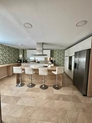 Casa adosada  Calle traviata. Adosado / 5 dormitorios / 6 baos / como nuevo